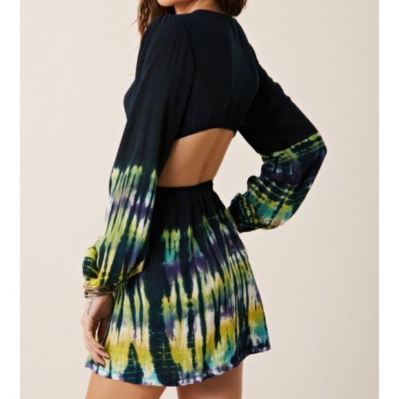 Planet Blue Brand Blu Moon Bell Sleeve Twist Dress - Picture 2 of 5